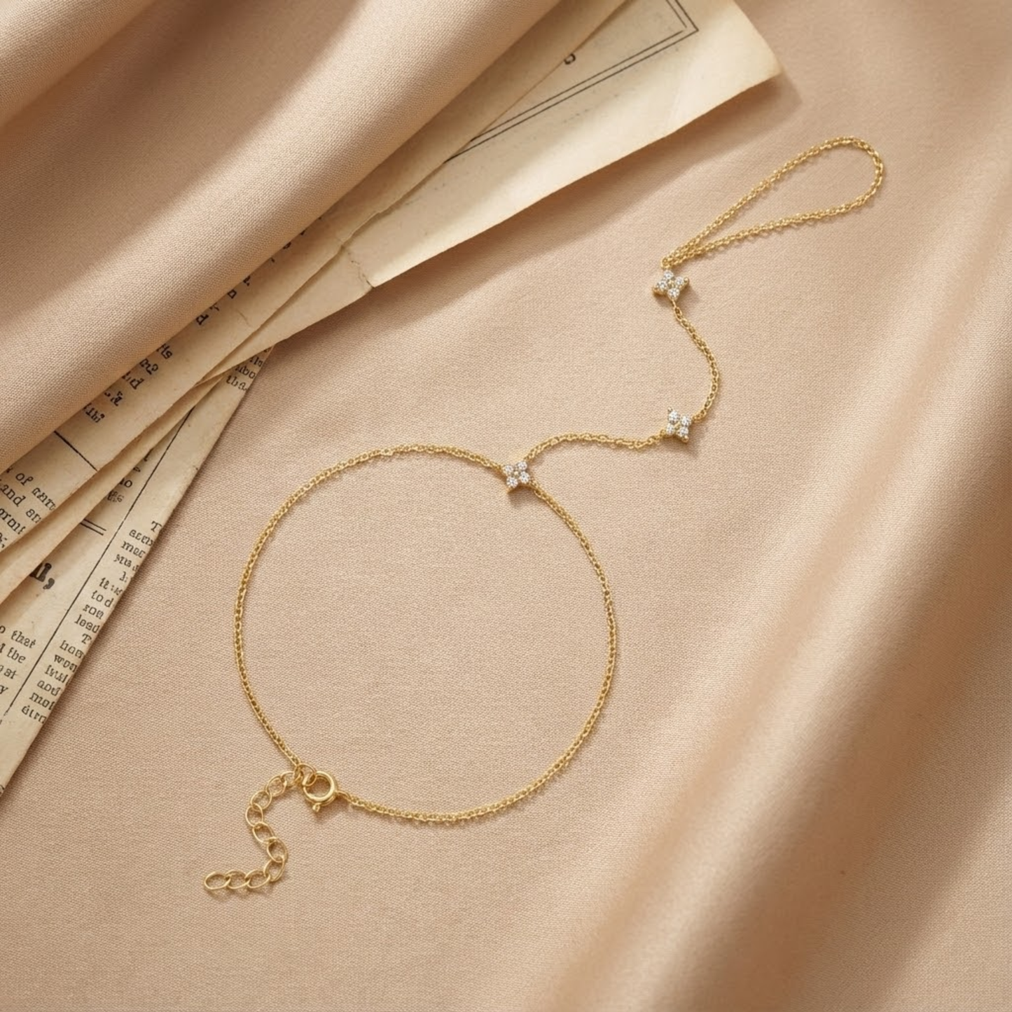 Nola Loop Hand Chain