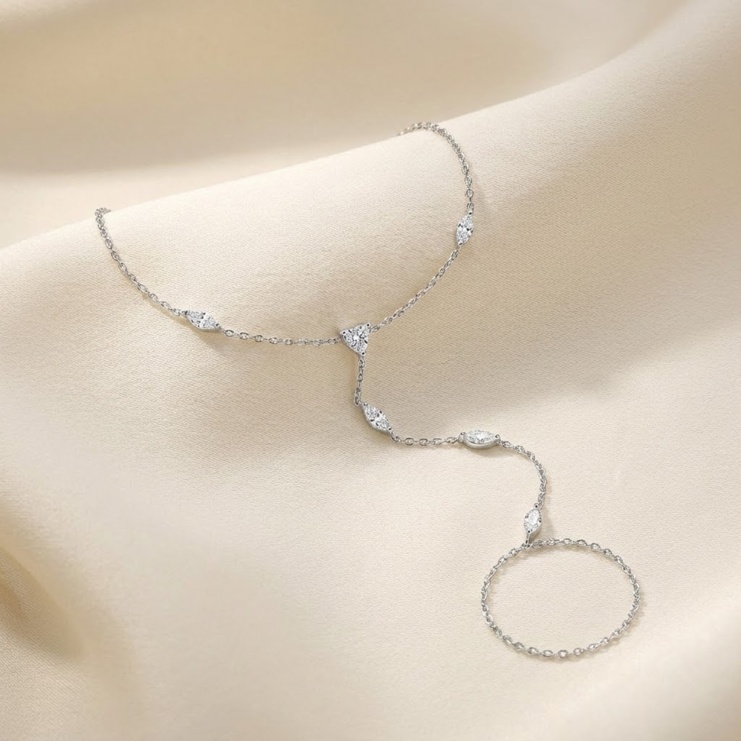 Silva Veil Hand Chain