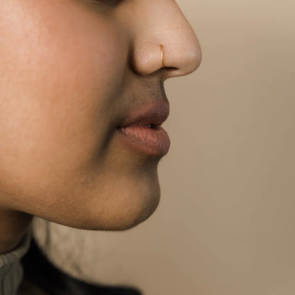 Nuraya Eterna Twirl Nose Hoop