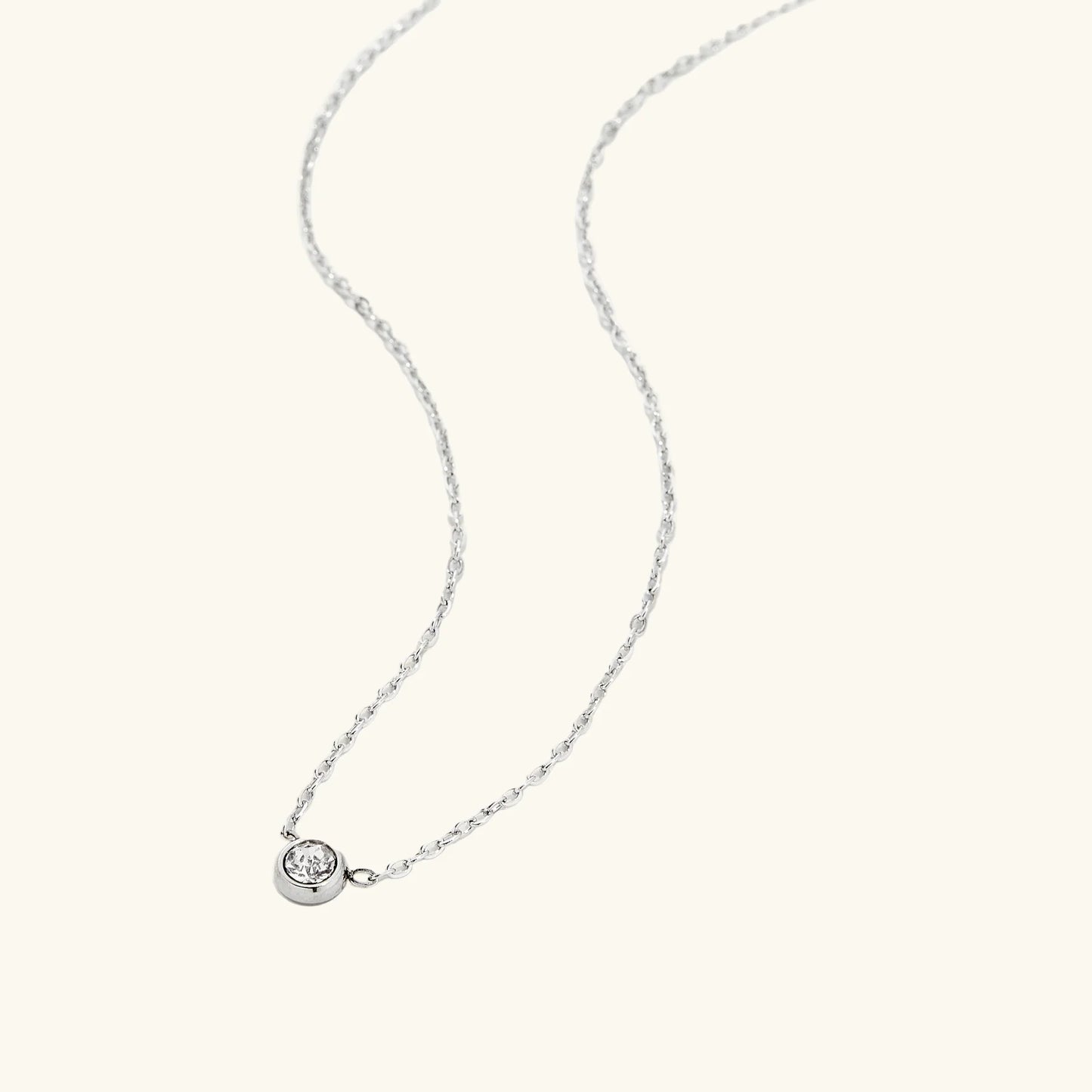 Qamar Lumé Bezel Necklace