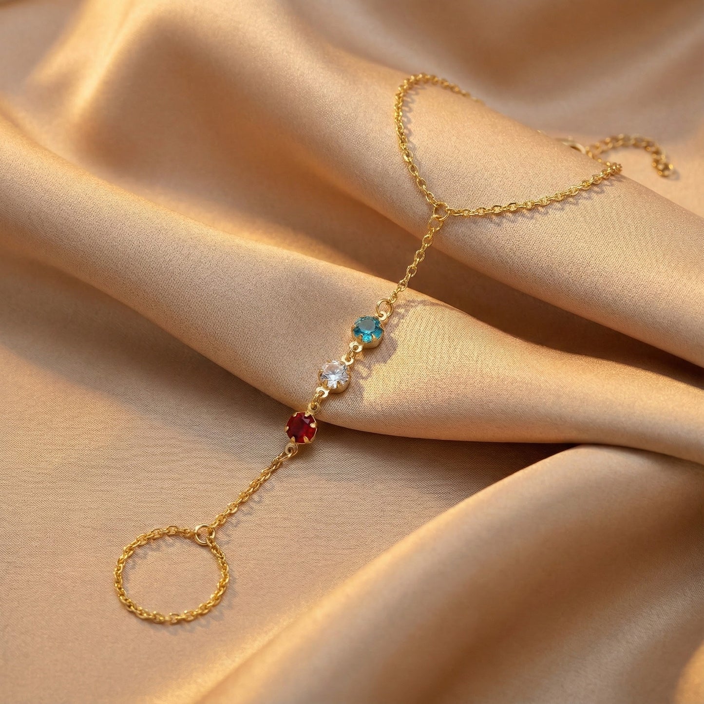 Noor Trinity Hand Chain