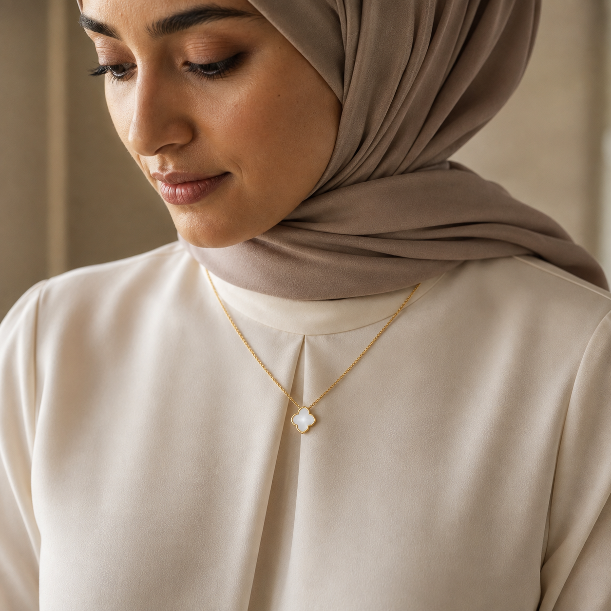 Zahra Rosette Necklace - Ivory