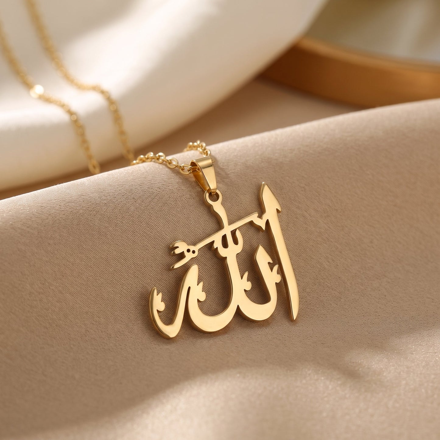 Qamar Rahmah Pendant Necklace