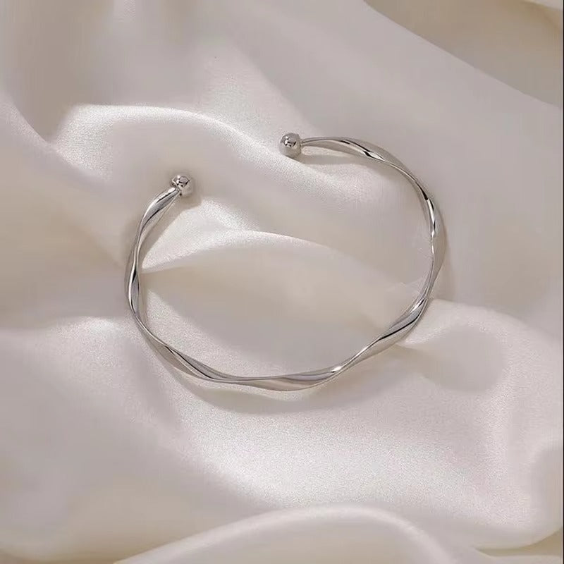Nuraya Nourae Bangle